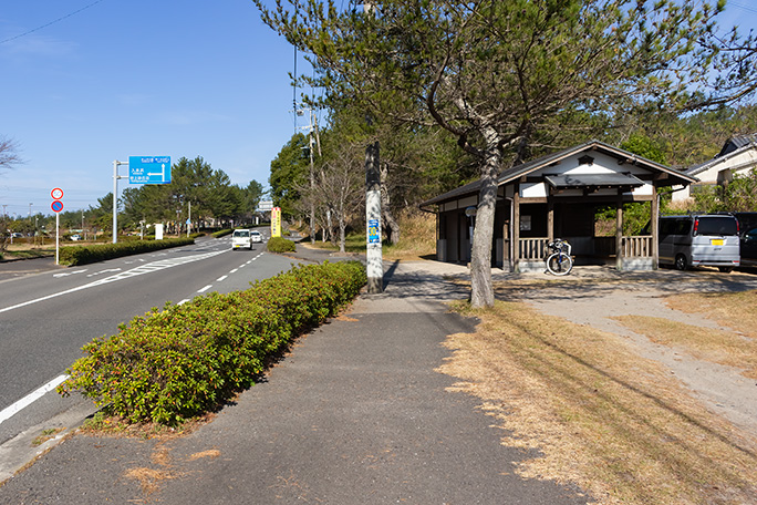 薩摩湖の畔にあった薩摩湖駅は道路敷きに吸収されていて痕跡も定かではない