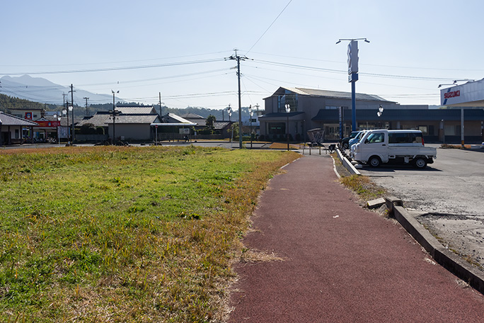 伊作駅跡は広い空き地として残っていた