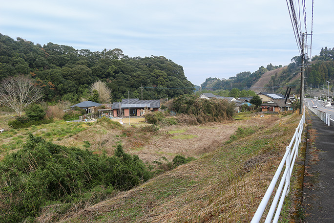 上内山田駅跡は民家に隣接した空き地となっていた