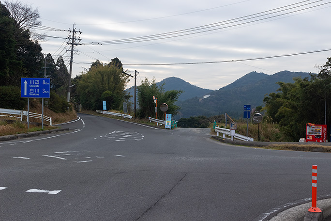 花瀬駅跡は車道転用によって痕跡も分からなくなっていた