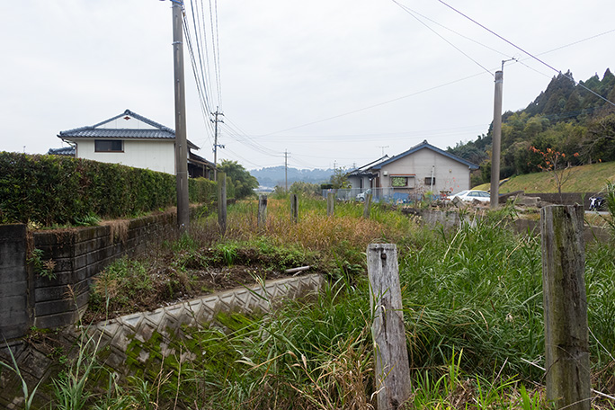 田部田駅跡付近には路盤の跡が空き地となって残っている