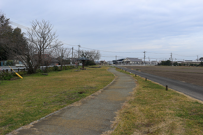 東阿多駅跡は案内看板も設置された記念公園になっていた