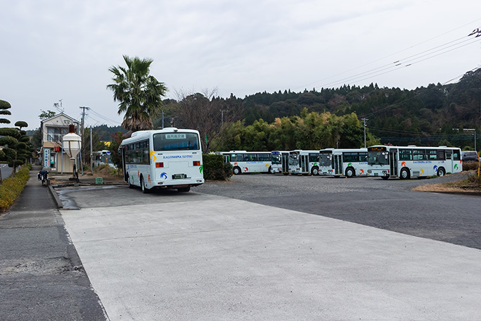 今も鹿児島交通のバスターミナルや車庫がある知覧駅跡