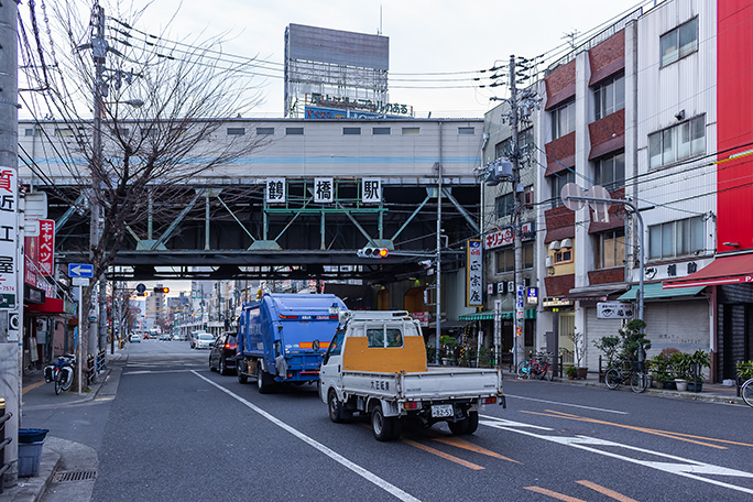 JR大阪環状線、Osaka Metro千日前線と近鉄大阪線が3段階で立体交差する鶴橋駅