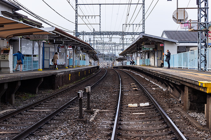 額田駅の前後は急勾配が続く