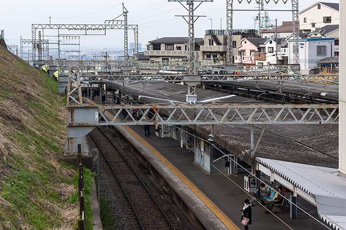 切通の中にある石切駅