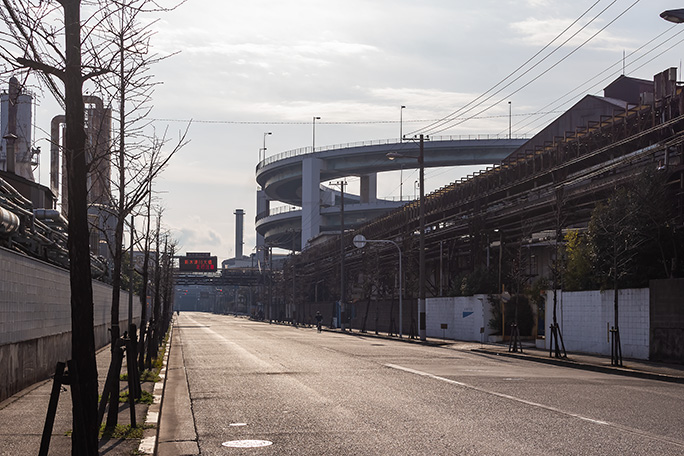 船町通りから眺める新木津川大橋の二重ループ