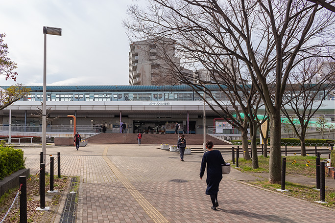 南港住宅の東口に当たるポートタウン東駅