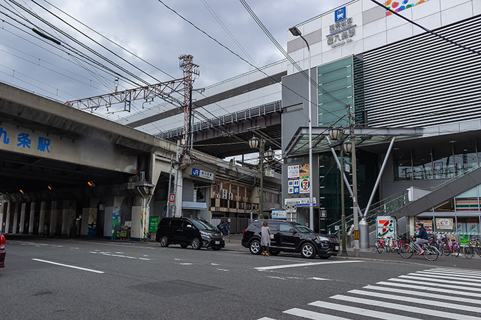 JR大阪環状線との接続駅だった西九条駅は新たに阪神なんば線とも接続する要衝となった