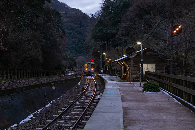 7時過ぎの坪尻駅は随分と明るくなっていた