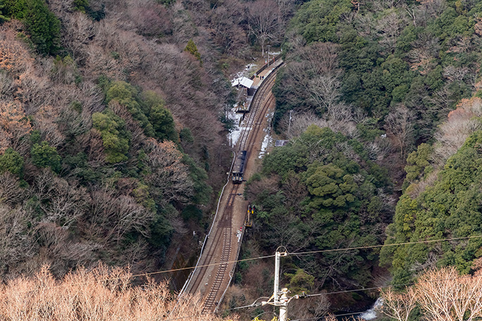 降車客2名を残して阿波池田方面に出発していく普通列車