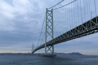 明石海峡・ジェノバラインから望む明石海峡大橋と瀬戸内海（兵庫県：2025年1月）