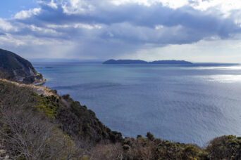 淡路島・土生海岸から望む瀬戸内海と沼島（兵庫県：2025年1月）