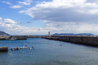 淡路島・仁頃漁港から望む瀬戸内海と沼島（兵庫県：2025年1月）