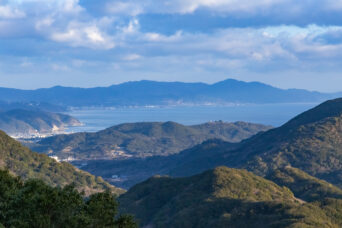 淡路島・柏原山付近から望む洲本、津名方面（兵庫県：2025年1月）