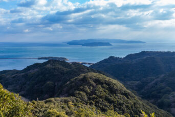 淡路島・伊張山展望台から望む紀淡海峡と成ヶ島、友ヶ島（兵庫県：2025年1月）