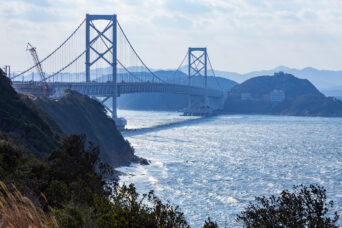 淡路島・門崎付近から望む鳴門海峡と鳴門大橋（兵庫県：2025年1月）