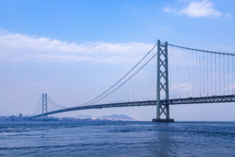 淡路島・北淡・岩屋から望む明石海峡と明石海峡大橋（兵庫県：2025年1月）