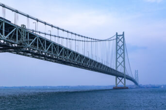 淡路島・北淡・岩屋から望む明石海峡と明石海峡大橋（兵庫県：2025年1月）