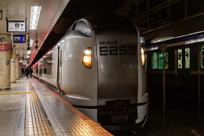 JR総武本線・東京駅・特急「しおさい」(東京都:2025年3月)