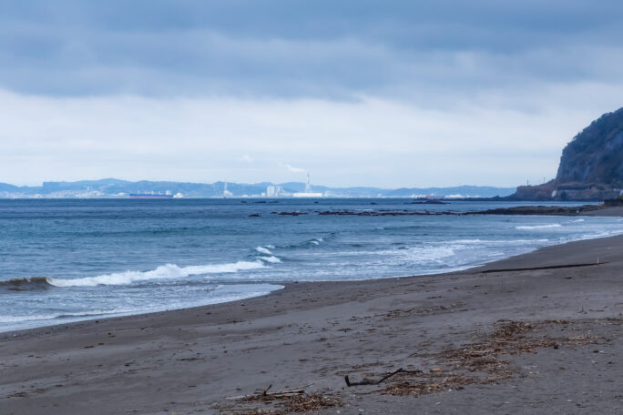鋸南・保田・元名海岸から望む明鐘岬と三浦半島（千葉県：2025年4月）
