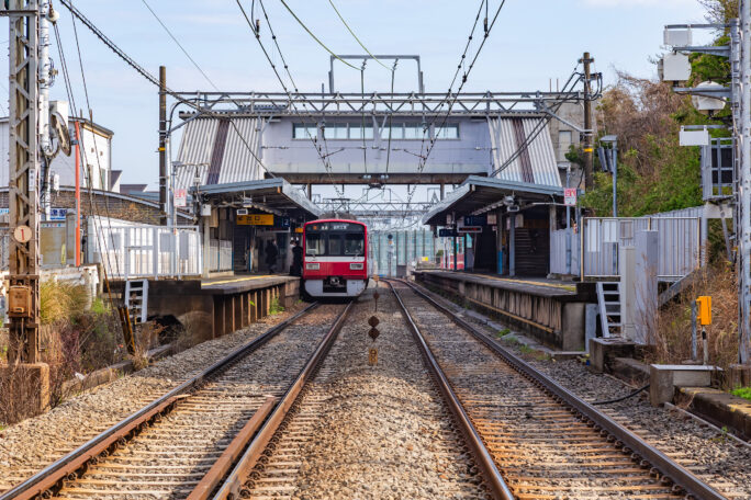 京浜急行久里浜線・新大津駅（神奈川県：2025年4月）
