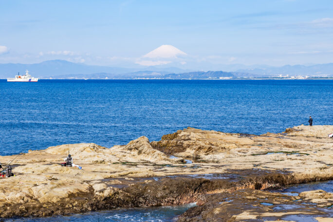 江の島・稚児ヶ淵から望む富士山（神奈川県：2025年4月）