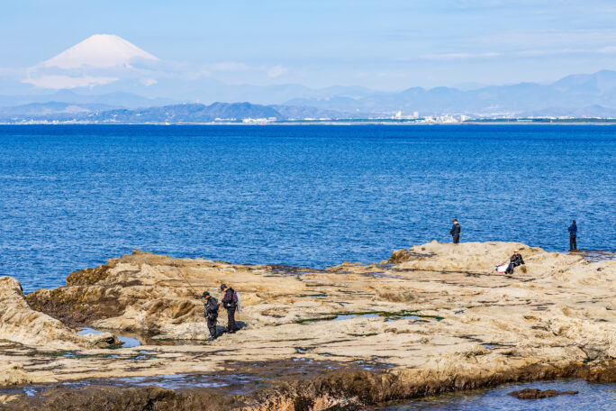 江の島・稚児ヶ淵から望む富士山（神奈川県：2025年4月）
