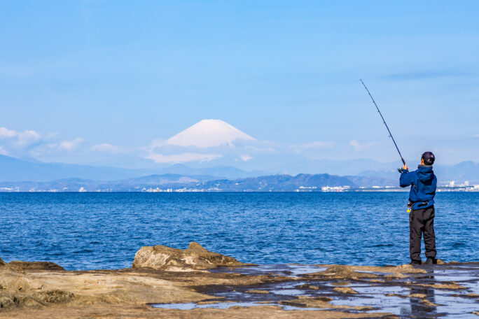 江の島・稚児ヶ淵から望む富士山（神奈川県：2025年4月）