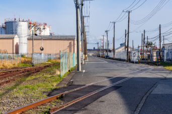 JR鶴見線・安善駅付近・米海軍鶴見貯蔵湯施設専用線(神奈川県:2025年4月)