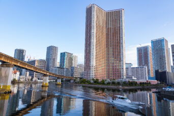 東京モノレール羽田空港線・浜松町~天王洲アイル間・五色橋付近(東京都:2025年4月)
