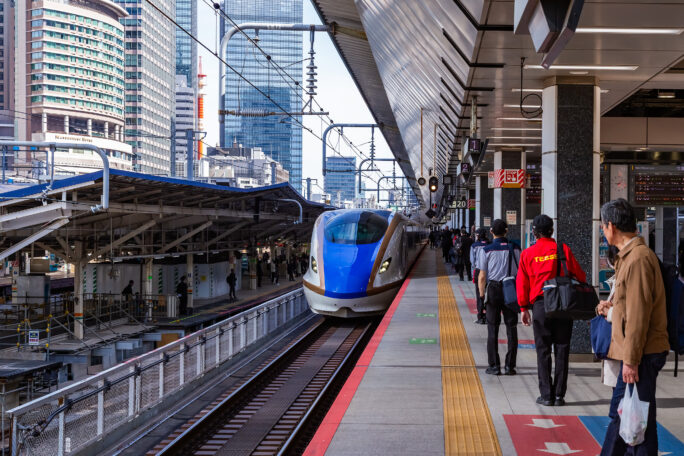 JR東北新幹線・東京駅・北陸新幹線「かがやき」（東京都：2025年4月）