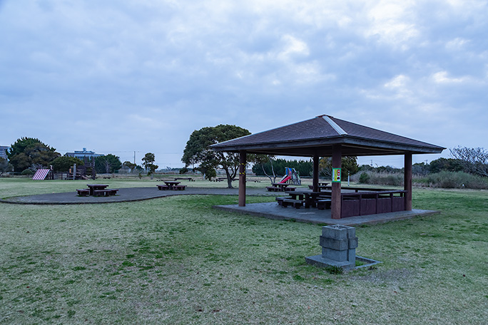 2日目の夜を過ごした白子海岸の公園東屋