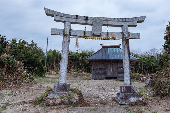 東金駅に向かう道中で見つけた細草集落の八坂神社に参拝