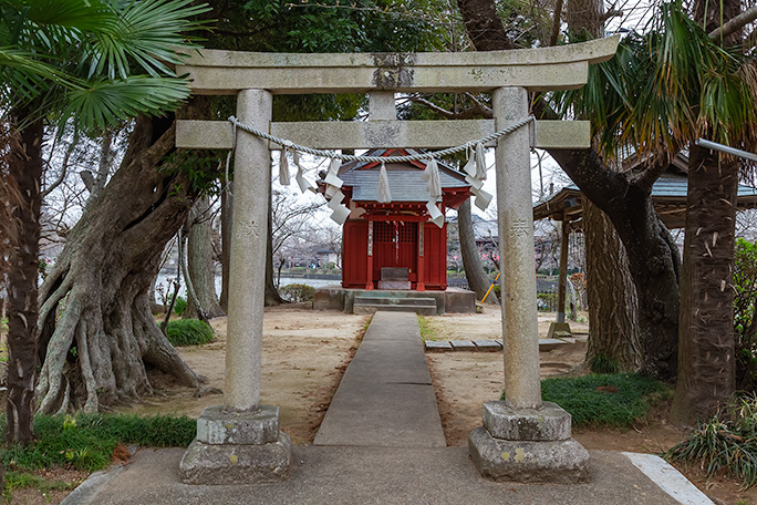 八鶴湖公園に鎮座する厳島神社に参拝