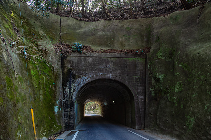 大井集落から矢差戸集落に抜ける地点ではこの旅では初めての隧道が出現