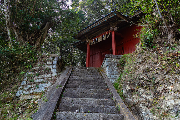 大舟谷集落の奥の高台には八幡神社が鎮座している