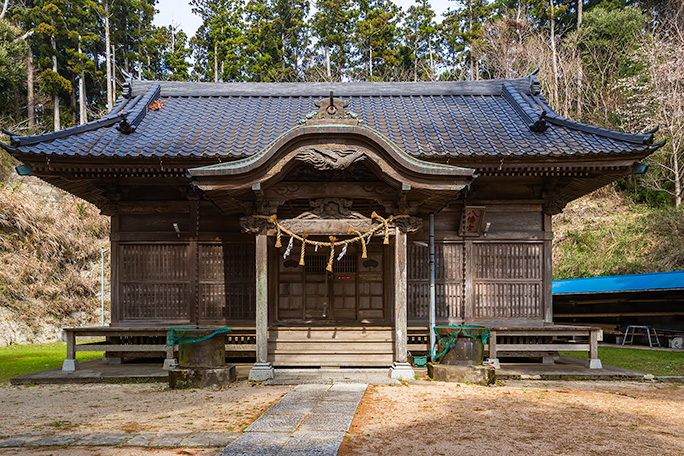 内陸を迂回する道中で岩船八幡神社にも立ち寄っていく