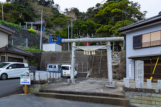 川津漁港を見下ろす勝浦の川津神社
