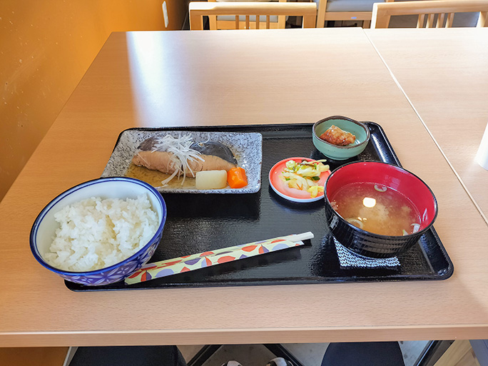 ここでは鰆の煮つけ定食をいただくことにした