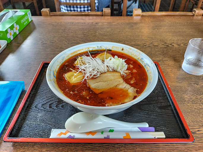 「山下家」では勝浦のB級グルメである勝浦担々麺をいただく