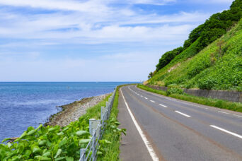 石狩・安瀬付近から望む国道231号日本海オロロンライン(北海道:2025年5月)