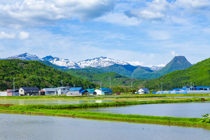 石狩・浜益・柏木集落付近から望む黄金山・群別岳・浜益岳（北海道：2025年5月）