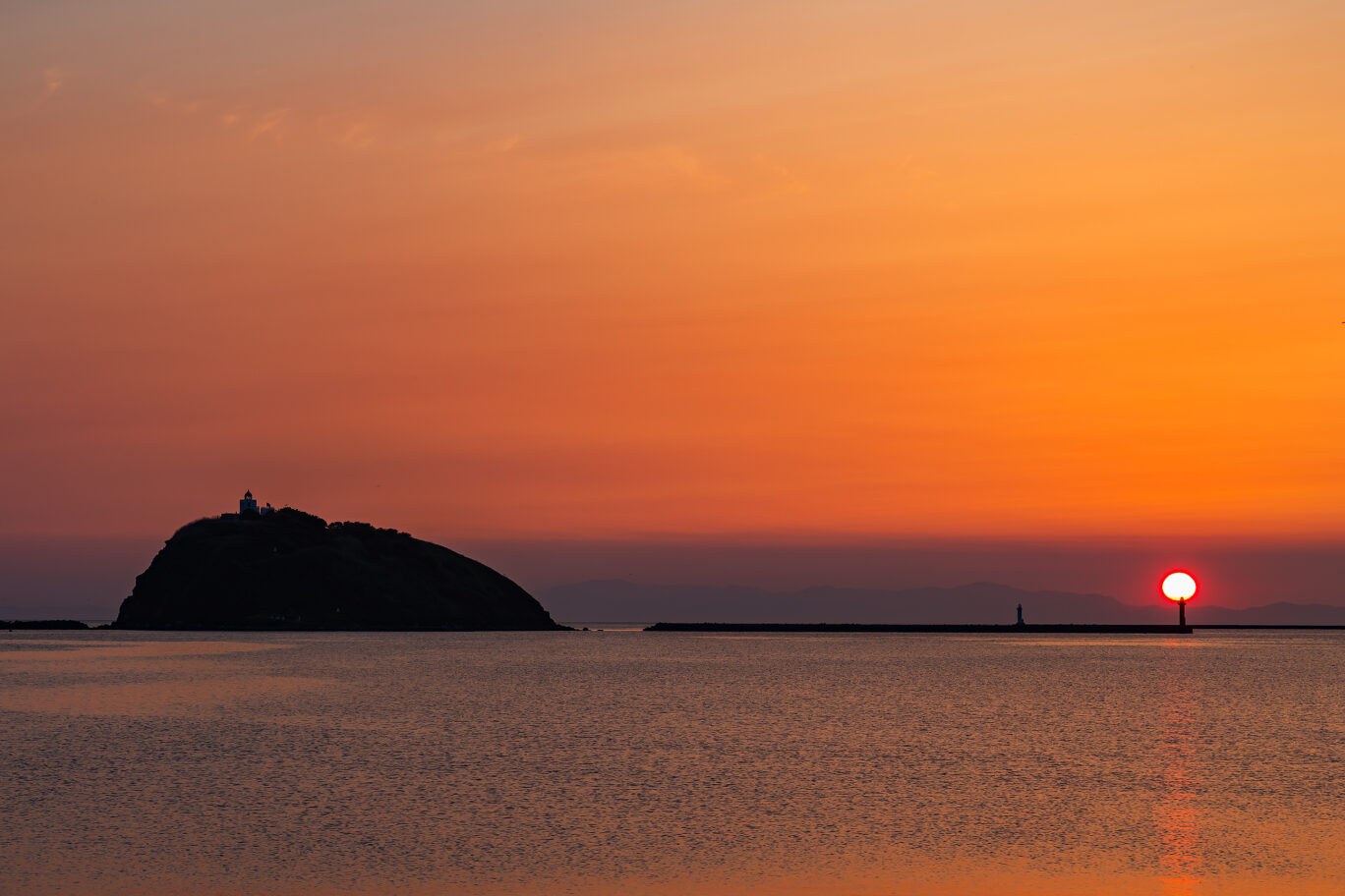 胆振・室蘭・絵鞆臨海公園から望む大黒島（北海道：2025年5月）