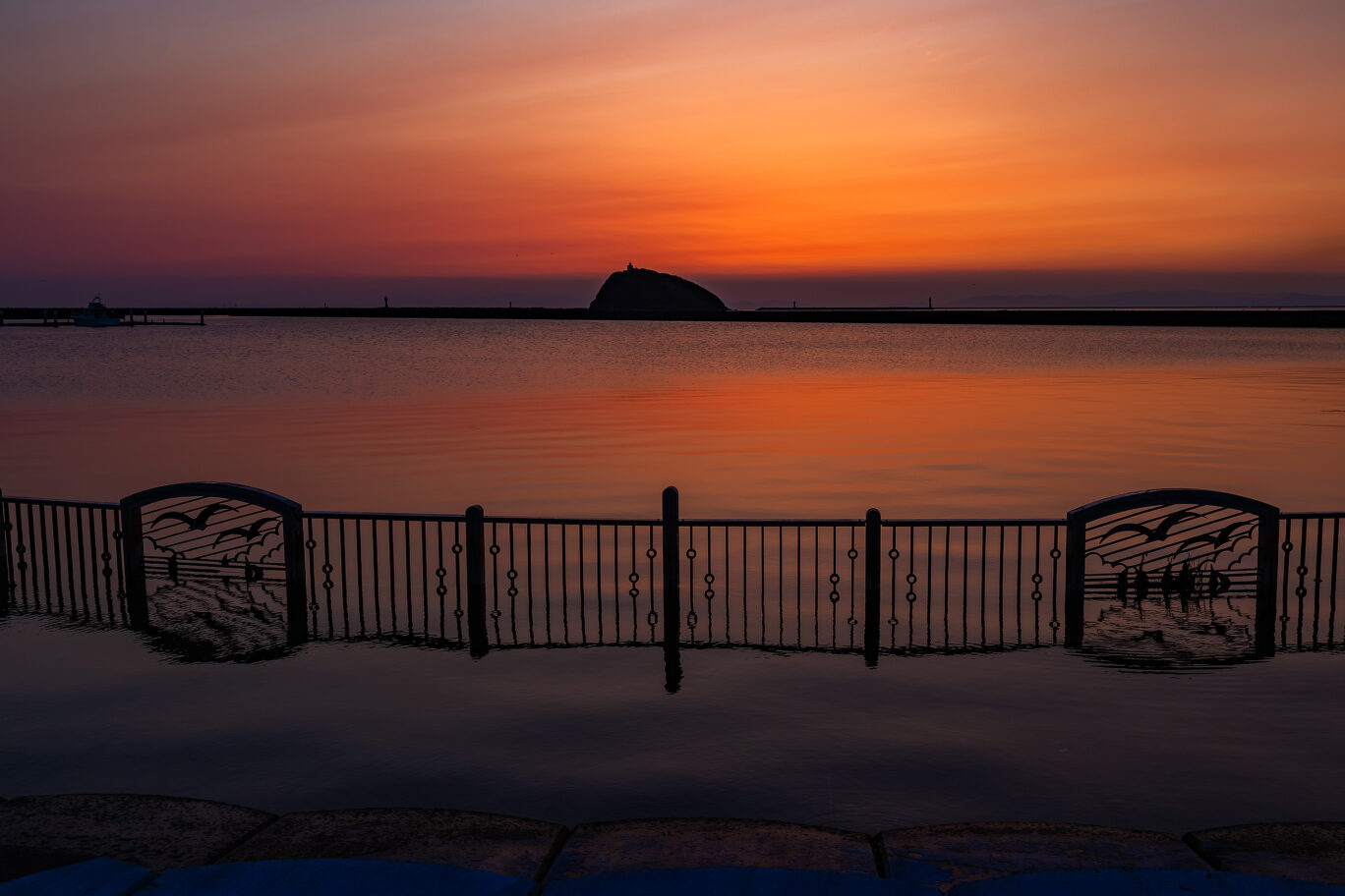胆振・室蘭・絵鞆臨海公園から望む大黒島（北海道：2025年5月）