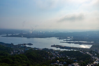 胆振・室蘭・測量山から望む室蘭港と室蘭市街地(北海道:2025年5月)