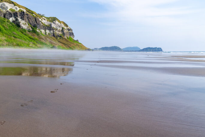 胆振・室蘭・イタンキ浜から望むイタンキ岬と鷲別岬（北海道：2025年5月）