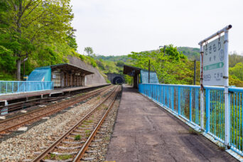JR室蘭本線・崎守駅(北海道:2025年5月)