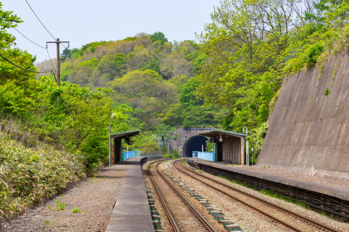 JR室蘭本線・崎守駅（北海道：2025年5月）
