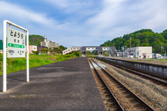 JR室蘭本線・豊浦駅(北海道:2025年5月)
